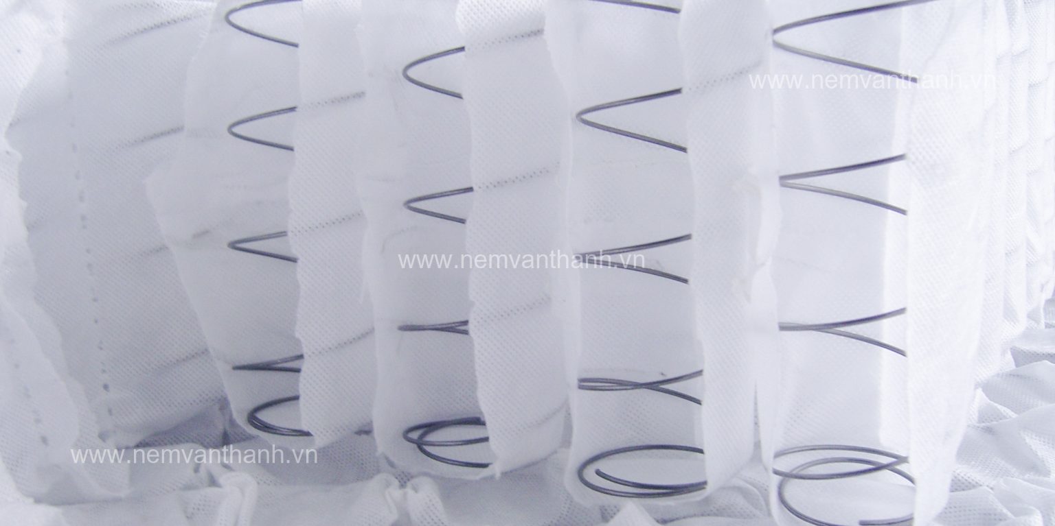 Nệm lò xo túi RUBY sự kết hợp giữa bọt foam đàn hồi tỷ trọng cao với công nghệ lò xo được đóng túi độc lập riêng biệt