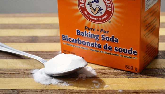 Sử dụng baking soda xử lý vết mốc trên nệm lò xo
